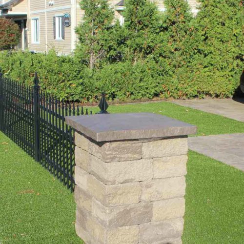 artificial-turf-house-front-yard