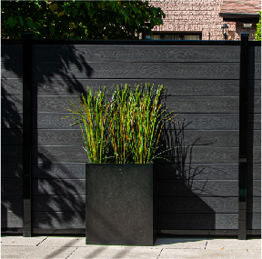 CLOTURE EN BOIS DE COMPOSITE